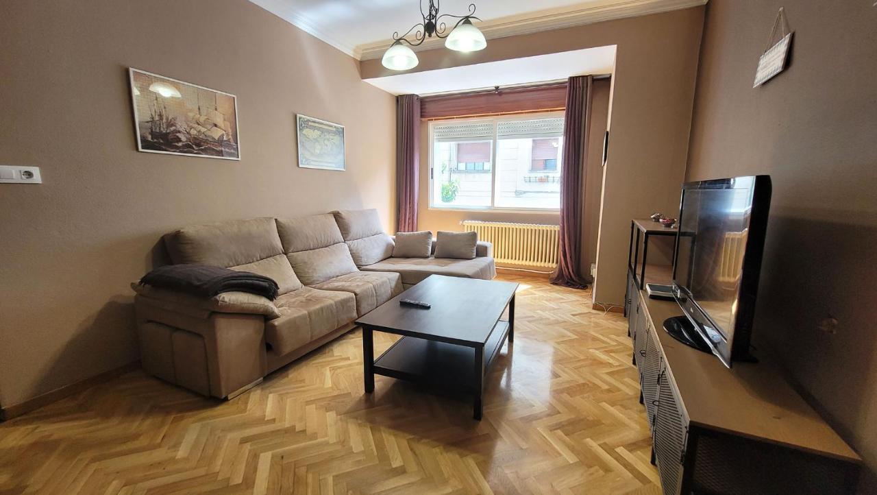 El Hogar De Todos Apartment Ourense Luaran gambar